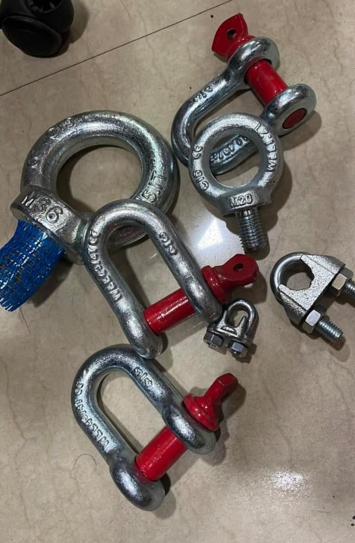 D Shackles