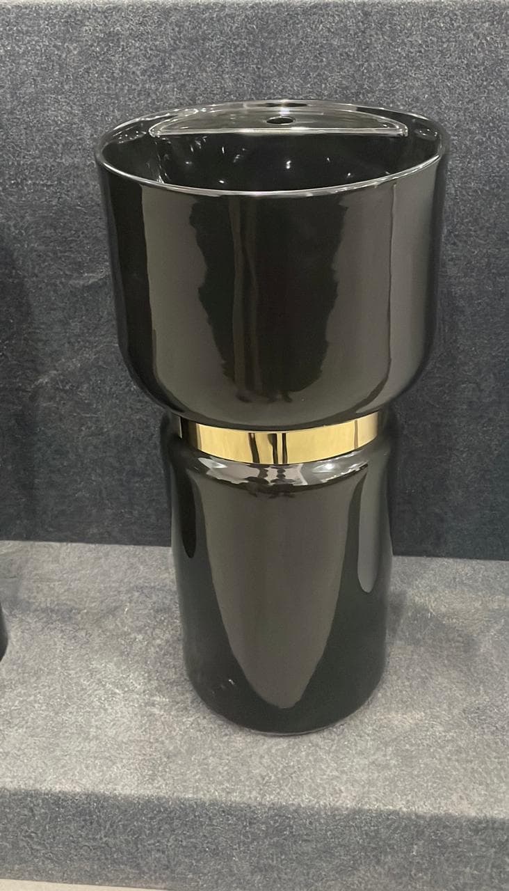 Pedestal basin